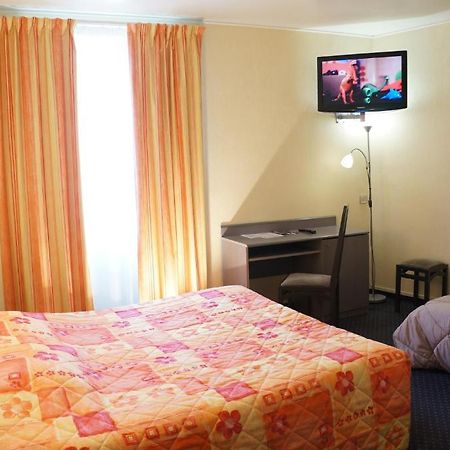 Hotel A La Grace De Dieu Brie-Comte-Robert Bagian luar foto