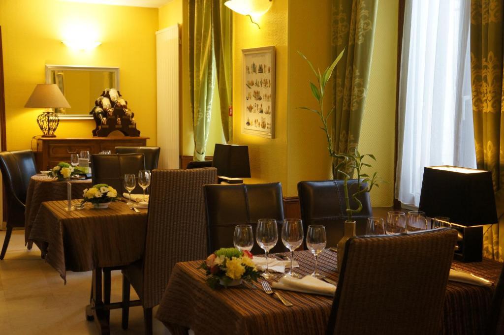 Hotel A La Grace De Dieu Brie-Comte-Robert Bagian luar foto