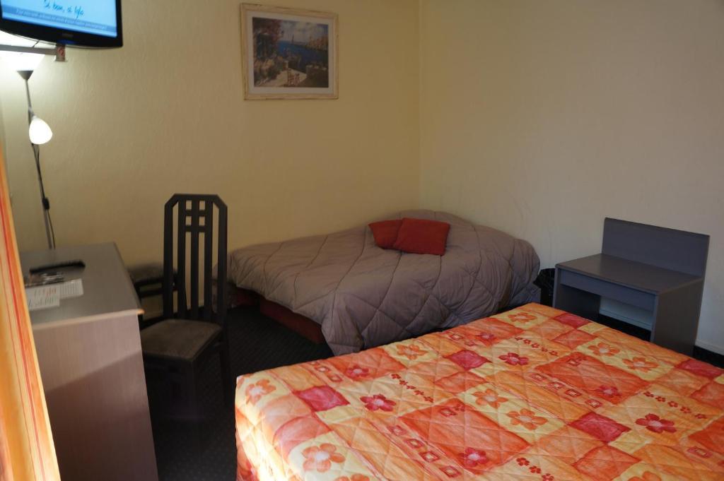 Hotel A La Grace De Dieu Brie-Comte-Robert Bagian luar foto