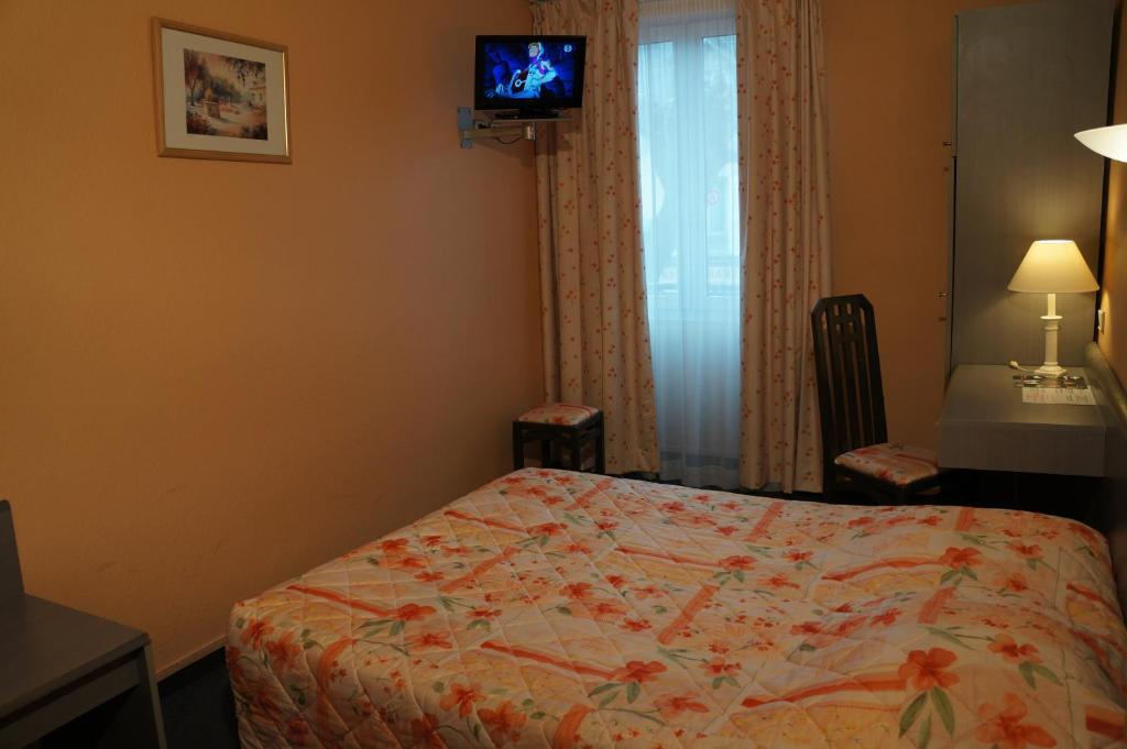 Hotel A La Grace De Dieu Brie-Comte-Robert Bagian luar foto